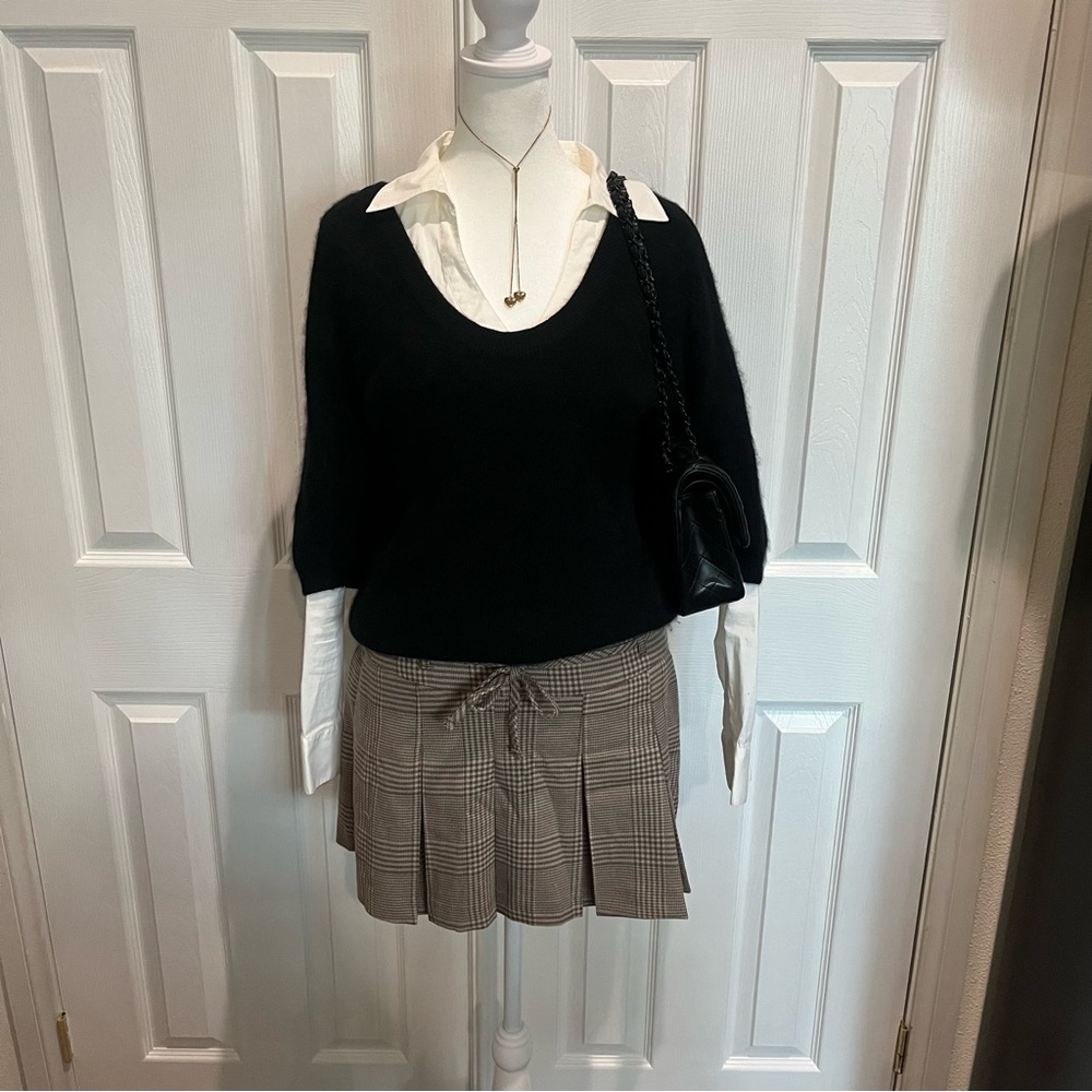 Black Cashmere Short Sleeve Scoop Neck Sweater Academia